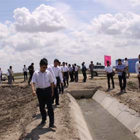 2009年吉林西部土地開發(fā)項目現(xiàn)場會(圖1) 2009年吉林西部土地開發(fā)項目現(xiàn)場會(圖1)